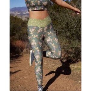AERIE 🌸 Real Me Floral Crossover Legging